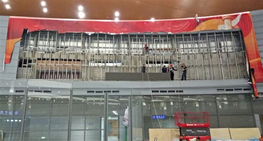 ▲排除故障,,,,,全力以赴推动度
